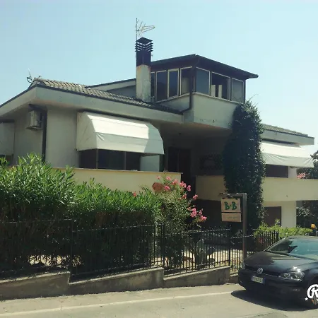 Le Sorelle Gemelle לינה וארוחת בוקר 4*